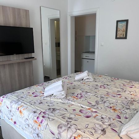 Rooms & Apartment Mama Mia Malinska Exterior photo